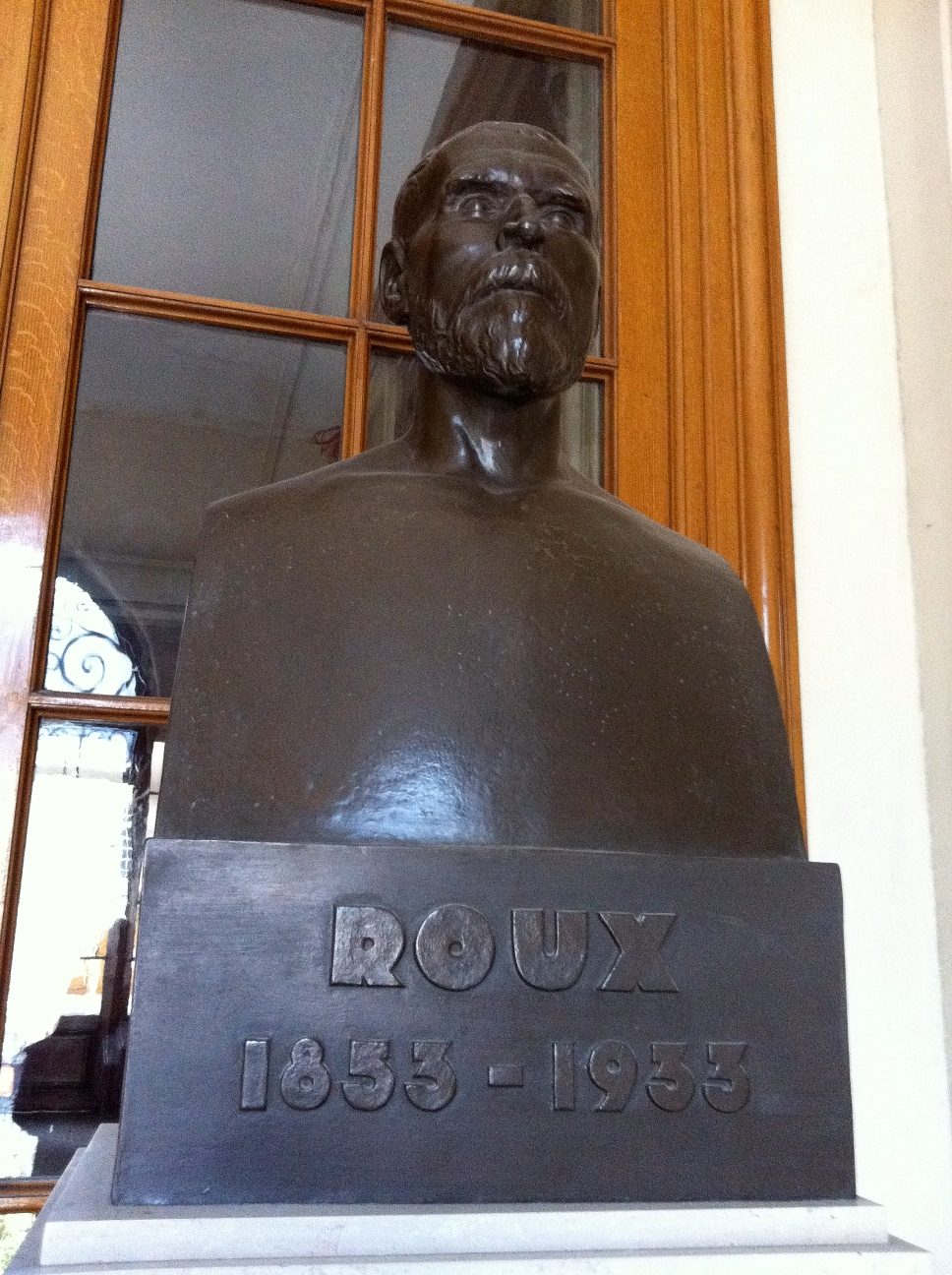 Emile Roux's bust, Institut Pasteur, Paris by Rosa Longo (4).jpg